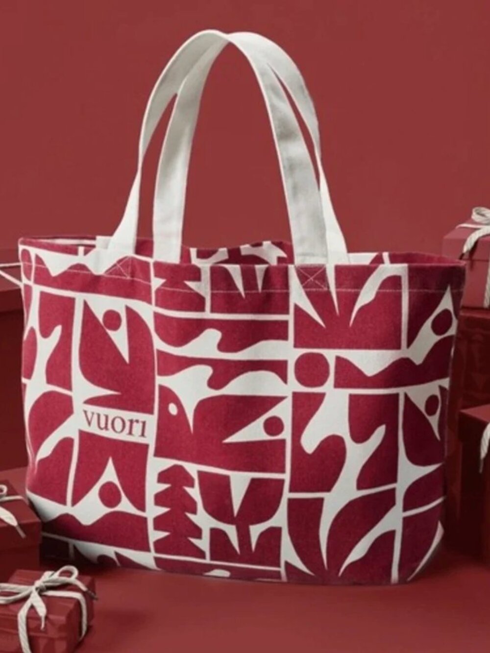 Vuori NWT Holiday 25 Tote in Strawberry